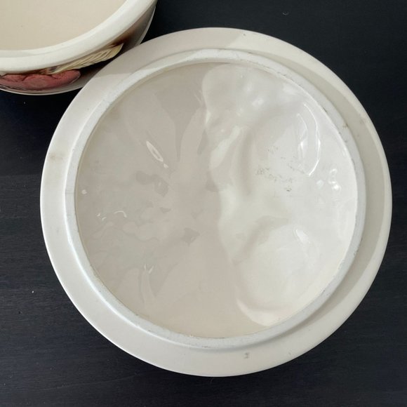 Vintage 1970s Raised Fruit Small Covered Dish // Raised Flower Knob - Picture 6 of 6